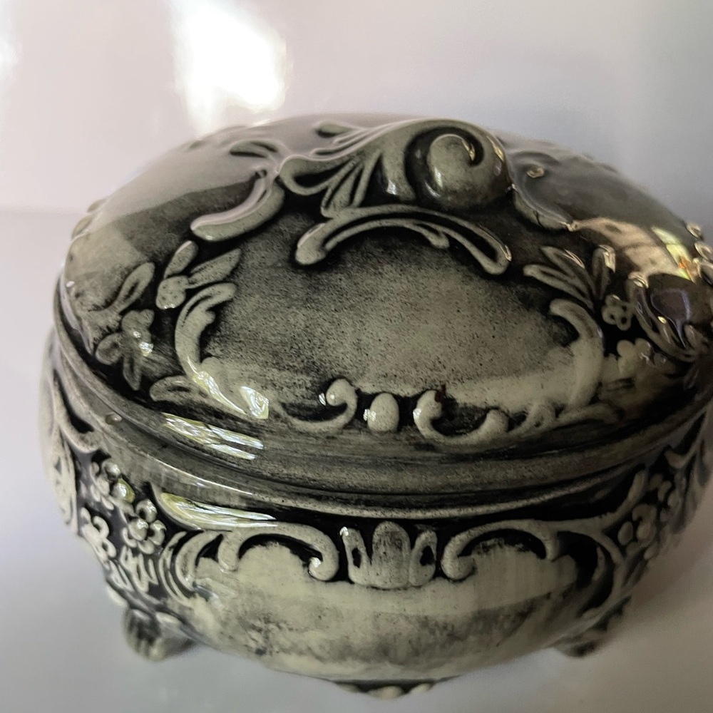 Beautiful Ceramic Jewelry, Candy, dish or bowl with lid.